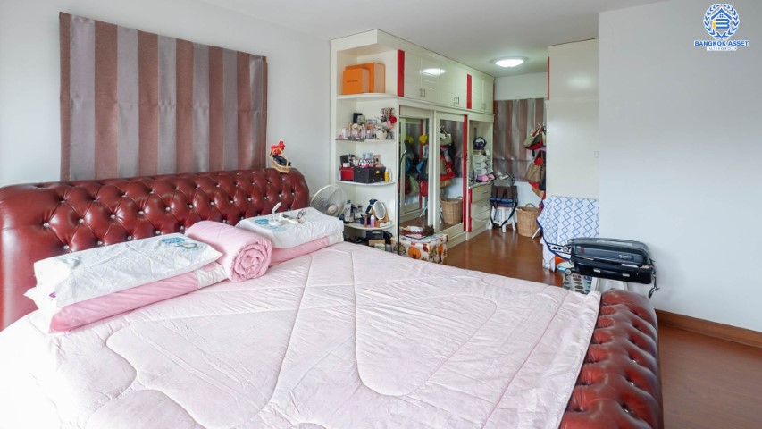 *****บ้านเดี่ยวมือสองนนทบุรี ม.คุณาภัทร5 บางกรวย-ไทรน้อย หลังใหญ่พร้อมอยู่ ต่อเติมเต็ม แถมเฟอร์นิเจอร์ทั้งหลัง เนื้อที่ 52.5 ตร.ว. พร้อมฟังก์ชั่น 3 ห้องนอน 3 ห้องน้ำ 2 ที่จอดรถ บนทำเลการเดินทางสะดวกสบาย ใกล้เซ็นทรัลเวสต์เกต และรถไฟฟ้า สถานีคลองบางไผ่